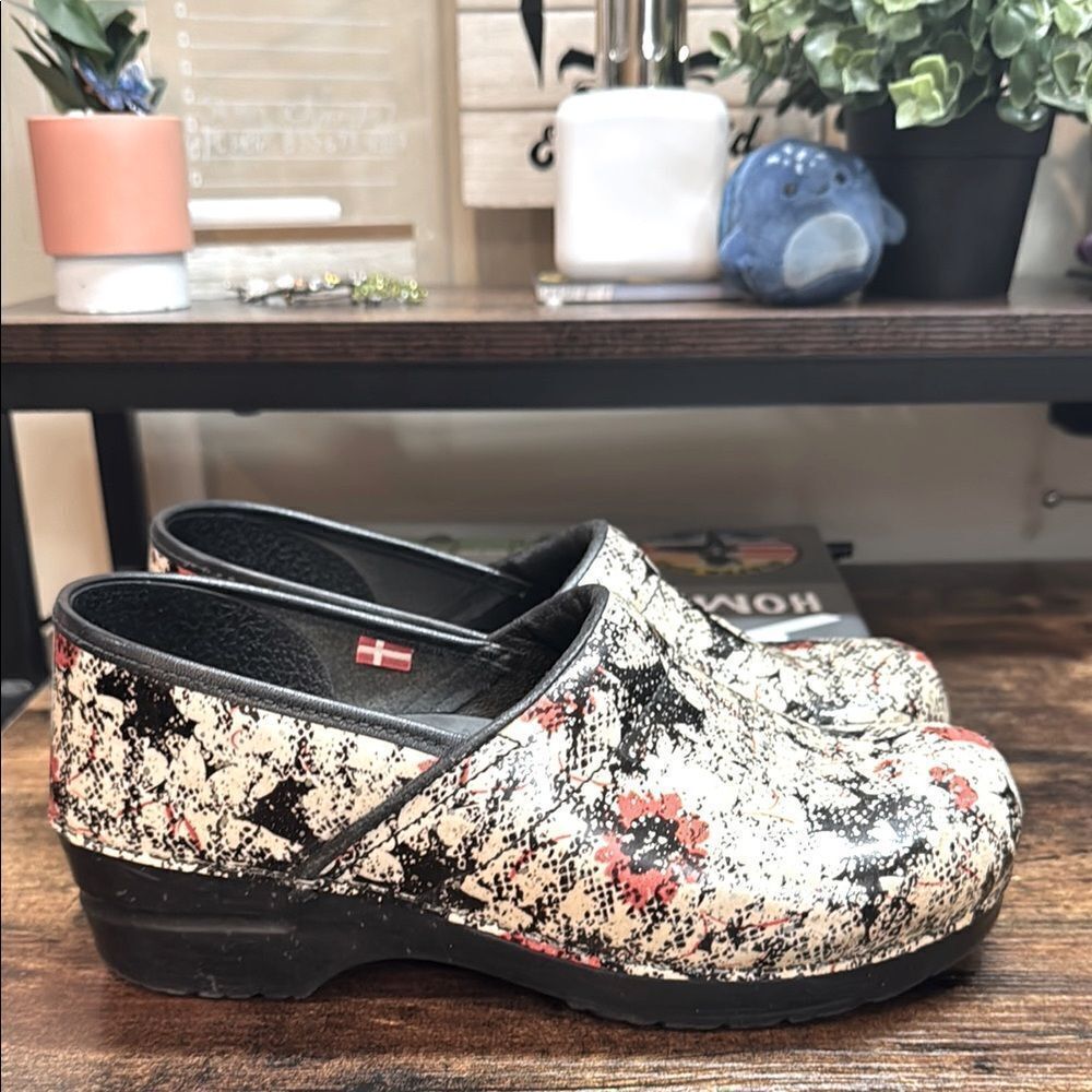Sanita Women's Professional Sandra Work Shoe size 40/9US